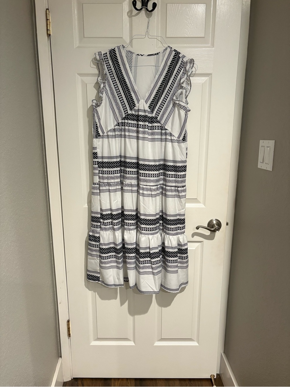 Cupshe White and Navy Geometric Tiered V-Neck Midi Dress
